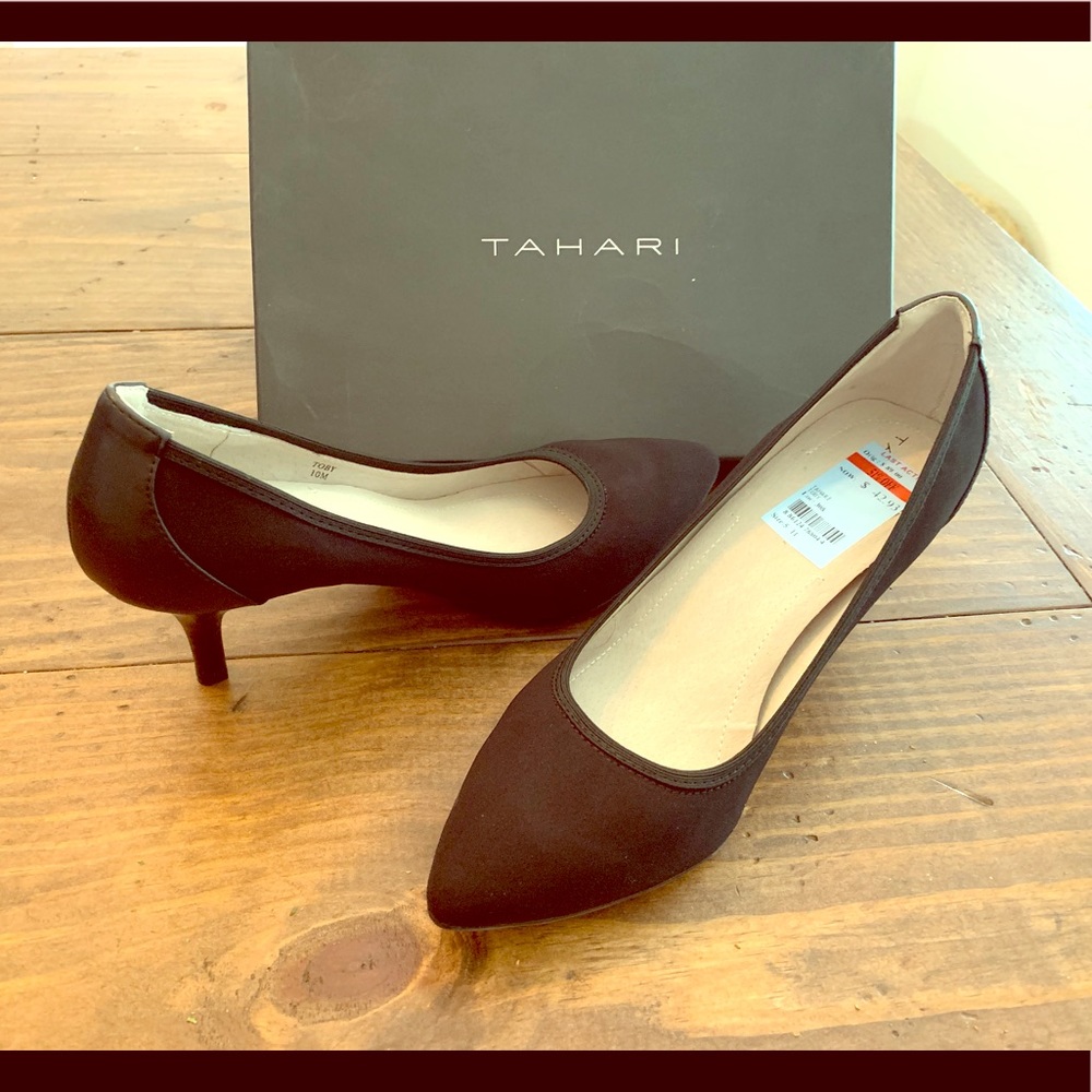 Black pumps -10